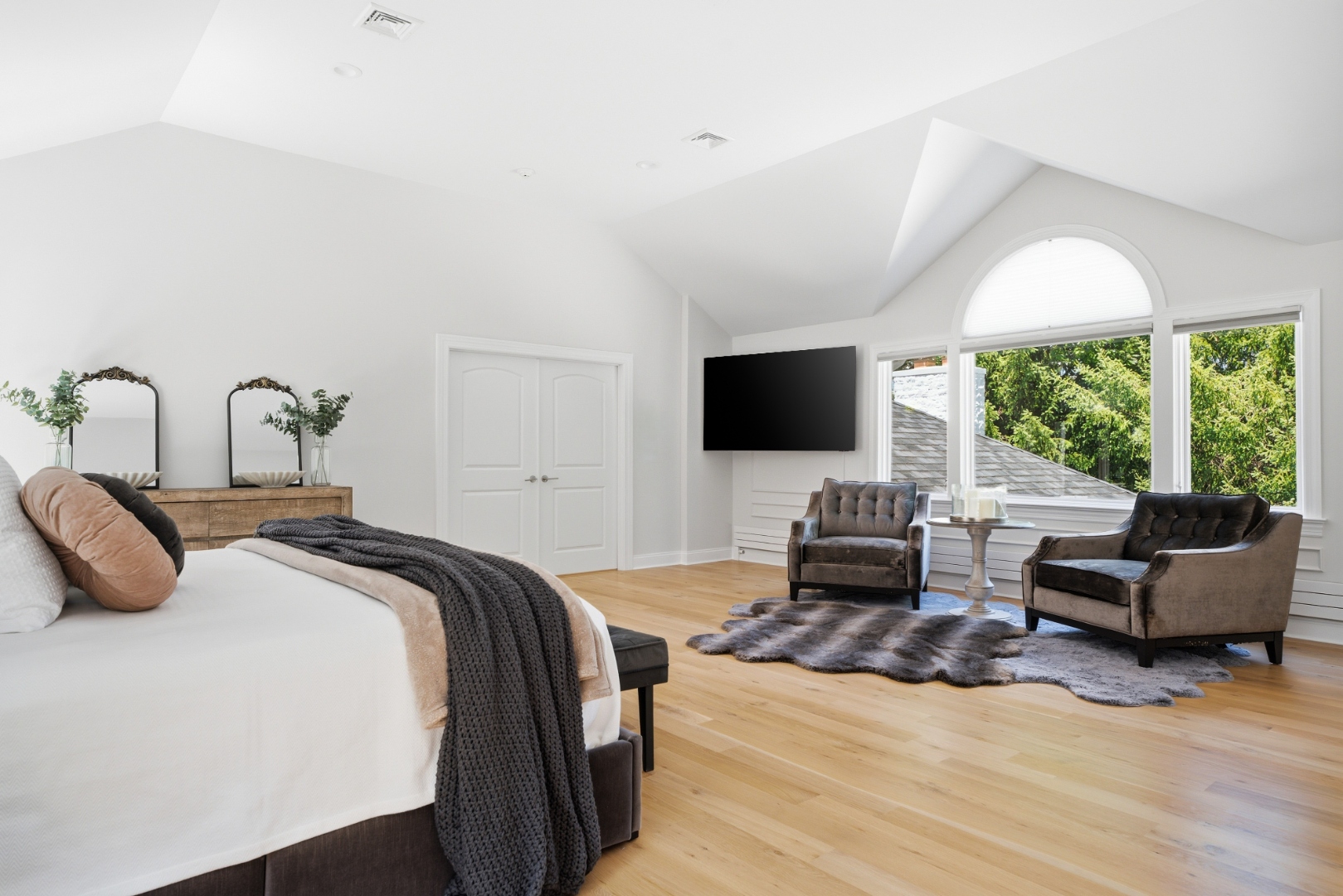 Primary suite with vaulted ceilings